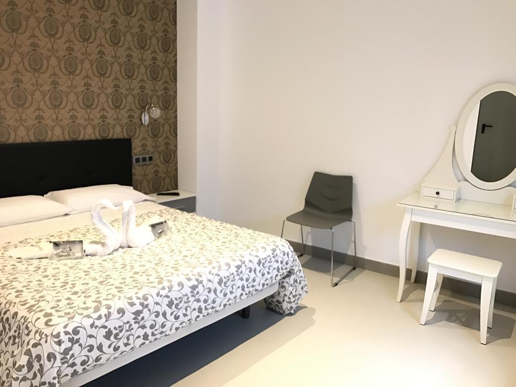 Pension Las Setas เซบีญา ภายนอก รูปภาพ
